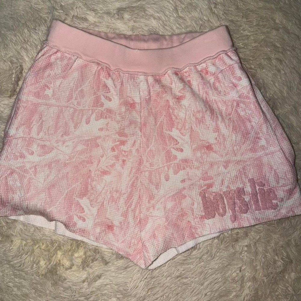 Boys Lie Pink Manhunt Boys Lie Basic Shorts Size Small NWOT